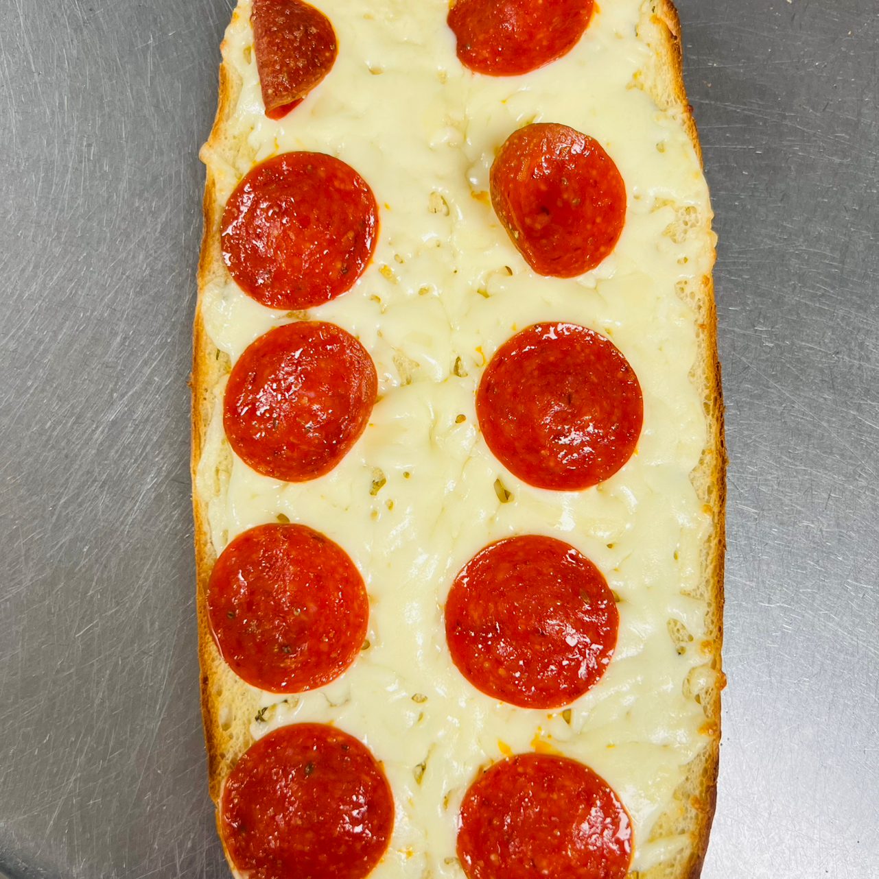 Garlic Bread w Mozzarella & Pepperoni.