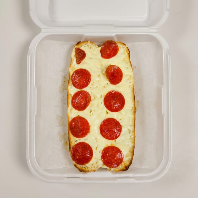 Garlic Bread w Mozzarella & Pepperoni.